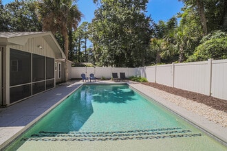 16 Pelican St in Hilton Head Island, SC - Foto de edificio - Building Photo