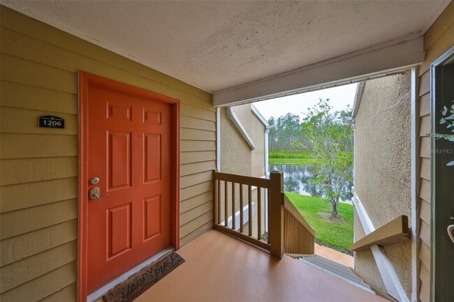 9481 Highland Oak Dr in Tampa, FL - Foto de edificio - Building Photo