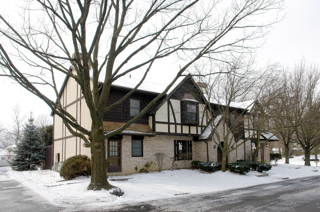 5380-5386 Ponderosa Dr in Columbus, OH - Building Photo - Building Photo