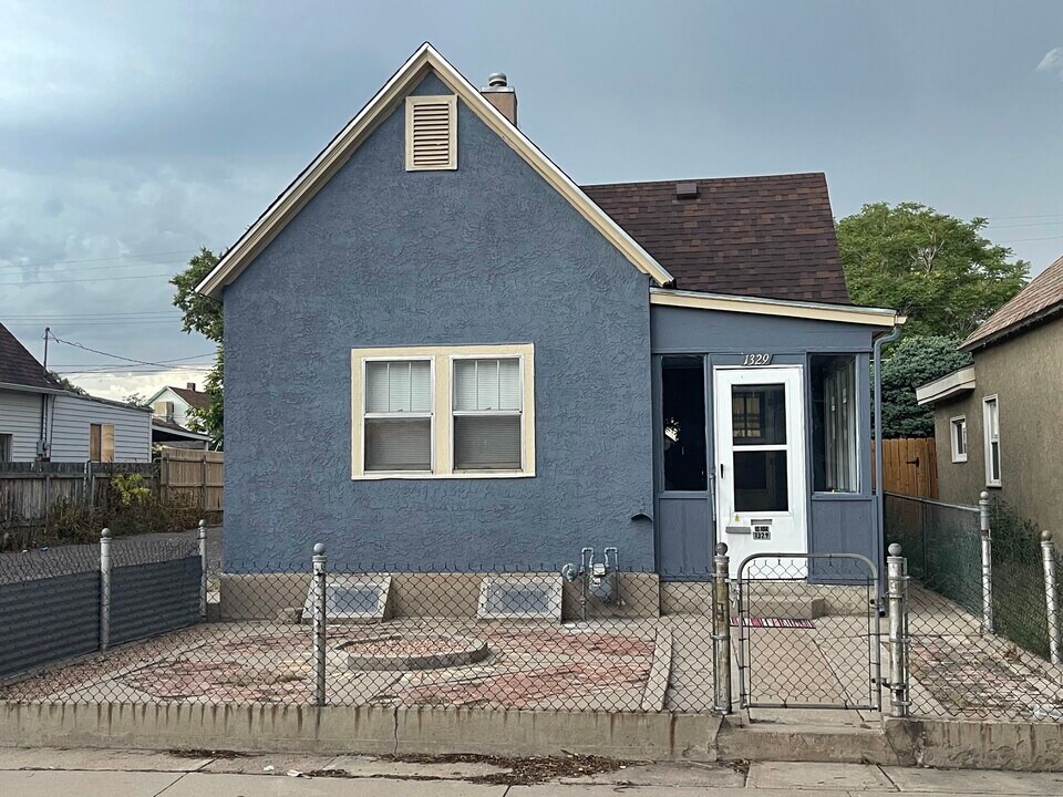 1329 Spruce St in Pueblo, CO - Building Photo