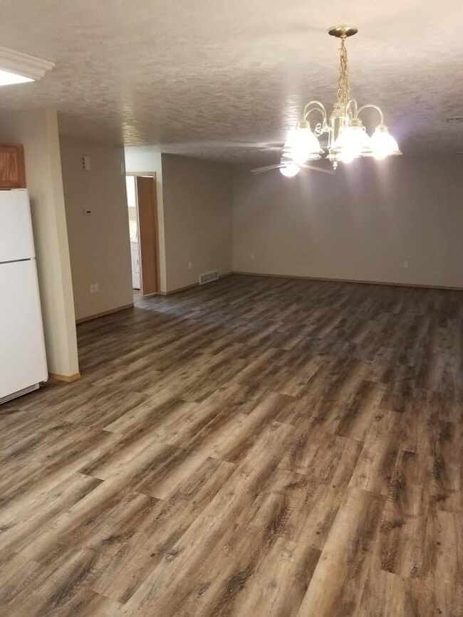 815 N James Ave, Unit A in Tea, SD - Foto de edificio - Building Photo