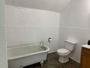 721 W 5th St in Waterloo, IA - Building Photo - Building Photo