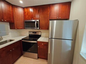 8770 Royal Palm Blvd in Coral Springs, FL - Building Photo - Building Photo