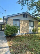 400 Swanee Dr in Austin, TX - Building Photo