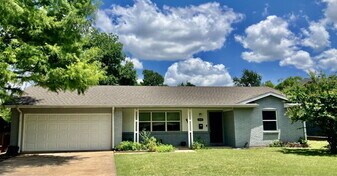514 NE 4th St in Grand Prairie, TX - Building Photo