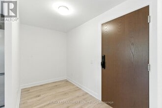 3240 William Coltson Ave in Oakville, ON - Building Photo - Building Photo