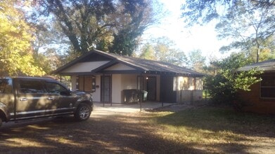 836 Huntington Ln in Shreveport, LA - Building Photo - Building Photo