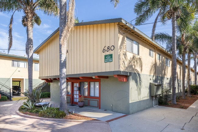 Watch Hill Apartments in Port Hueneme, CA - Foto de edificio - Building Photo