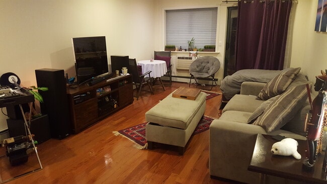 27-16 41st Ave, Unit 3B