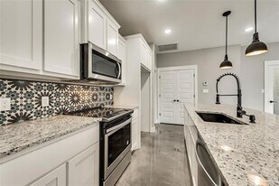 417 E Nelson St in Denison, TX - Building Photo