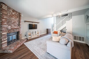 1808 Cottonwood Ave in Carlsbad, CA - Building Photo