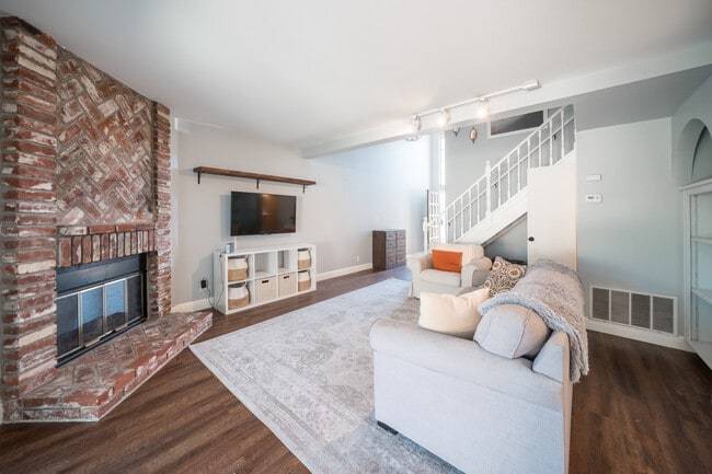 property at 1808 Cottonwood Ave