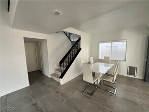 9229 Magic Flower Ave in Las Vegas, NV - Foto de edificio - Building Photo