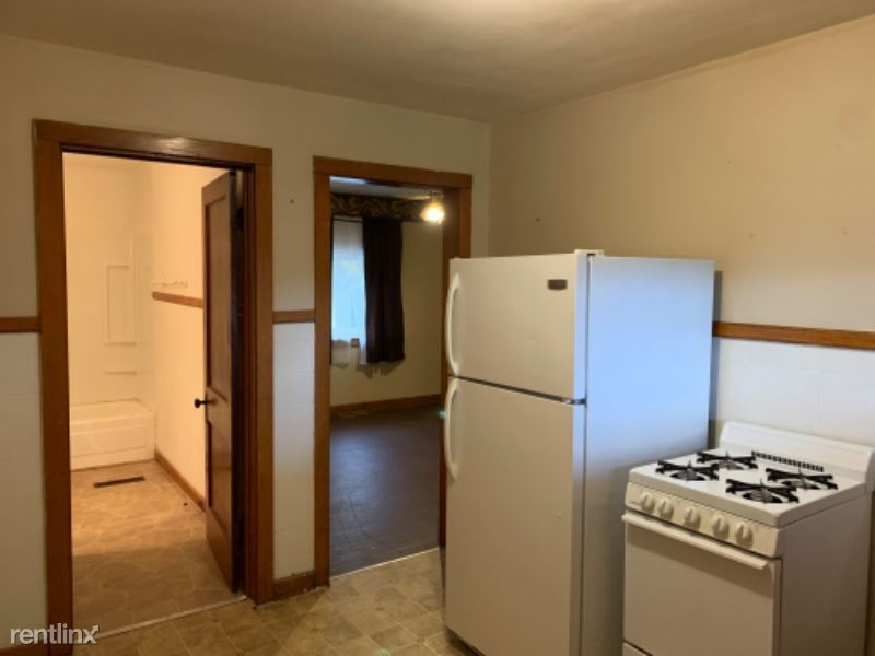 109 8th St in Belpre, OH - Building Photo