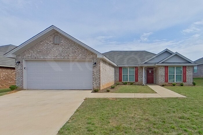 1016 Dawsons Ml Ln in Prattville, AL - Building Photo