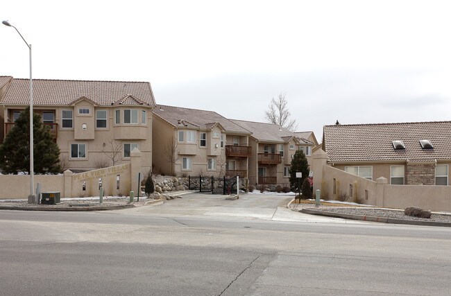 Peak View Villas Townhomes in Colorado Springs, CO - Foto de edificio - Building Photo