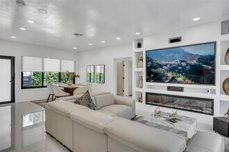 2484 SW 25th St in Miami, FL - Building Photo - Building Photo