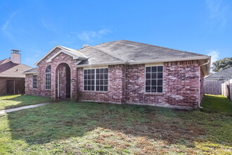 810 Lovern St in Cedar Hill, TX - Building Photo - Building Photo