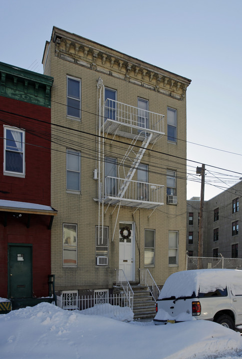 375 4th St in Jersey City, NJ - Building Photo