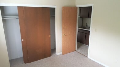 910 20th Ave Pl in Coralville, IA - Building Photo - Building Photo