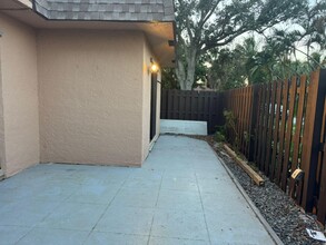 4702 Waterview Cir in Palm Springs, FL - Building Photo - Building Photo