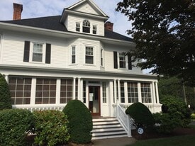 51 N Main St, Unit Apt 2 in West Hartford, CT - Building Photo