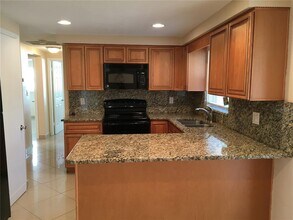 1050 Clairborne St in Holiday, FL - Building Photo - Building Photo