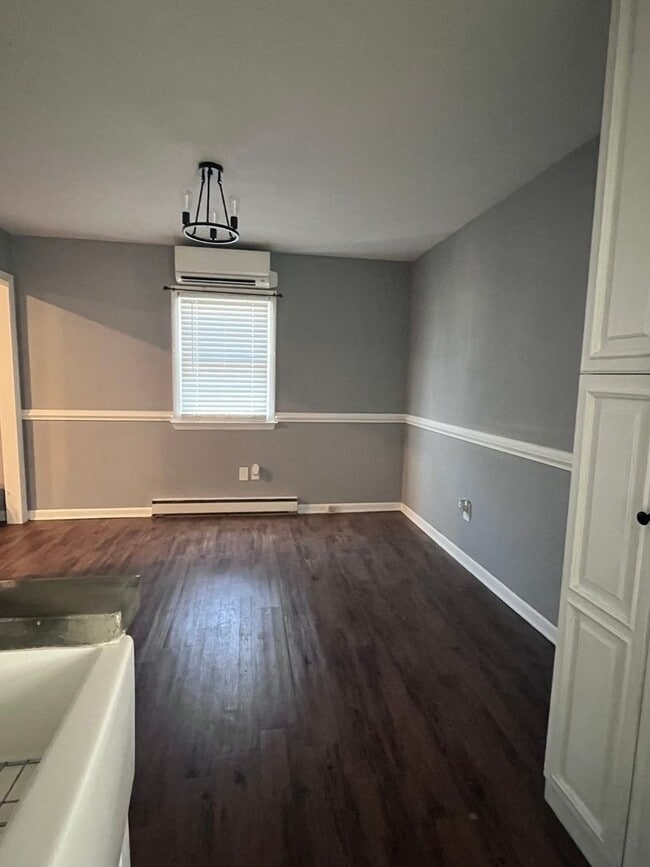 122 N Plains Dr in Petersburg, VA - Foto de edificio - Building Photo