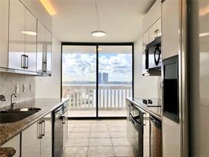 1083 E Island Blvd in Aventura, FL - Building Photo