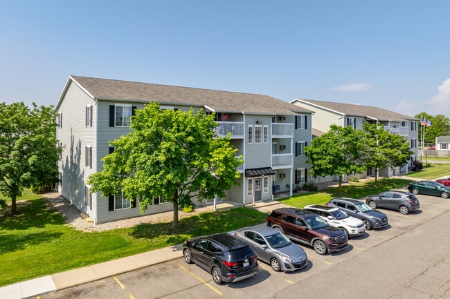 Woodbury Estates Apartments in Adrian, MI - Foto de edificio - Building Photo