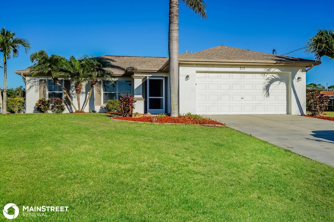 215 NW 33rd Terrace in Cape Coral, FL - Building Photo