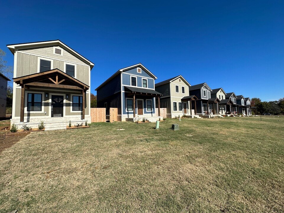 16 Estes Wy in Batesville, AR - Building Photo