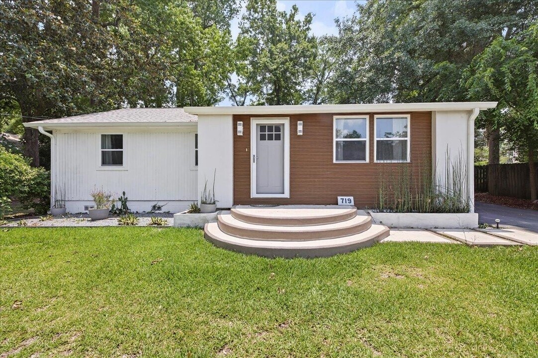719 E Tennessee St in Tallahassee, FL - Building Photo