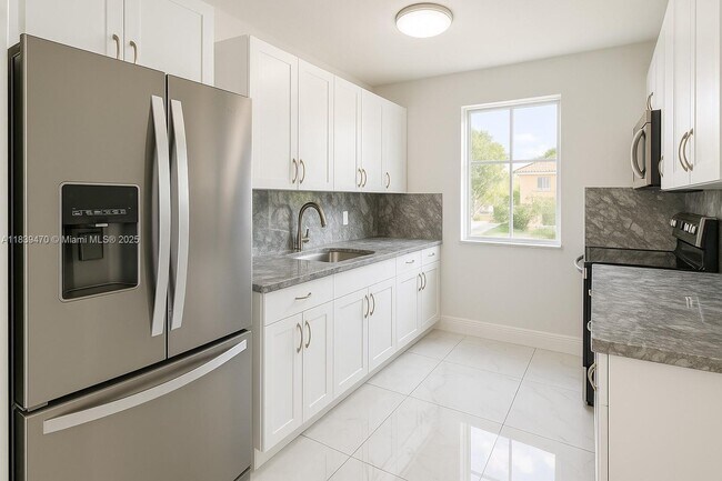 15650 SW 80th St in Miami, FL - Building Photo - Building Photo