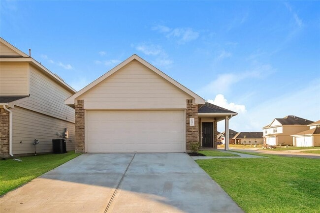 2541 Grayling Dr in Shenandoah, TX - Building Photo - Building Photo