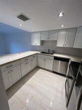 1122 SW 87th Ave in Miami, FL - Building Photo - Building Photo