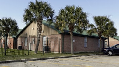 Bundy & Cindy Place Apartments in New Orleans, LA - Foto de edificio - Building Photo