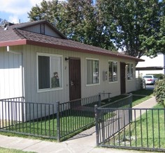 Carrington Square Apartments in Stockton, CA - Building Photo - Building Photo