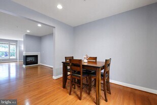 9850 Solar Course in Laurel, MD - Building Photo