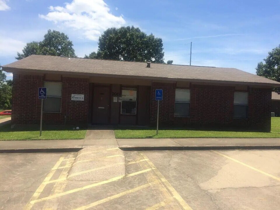 200 Tom Brown Pkwy in Hallsville, TX - Building Photo