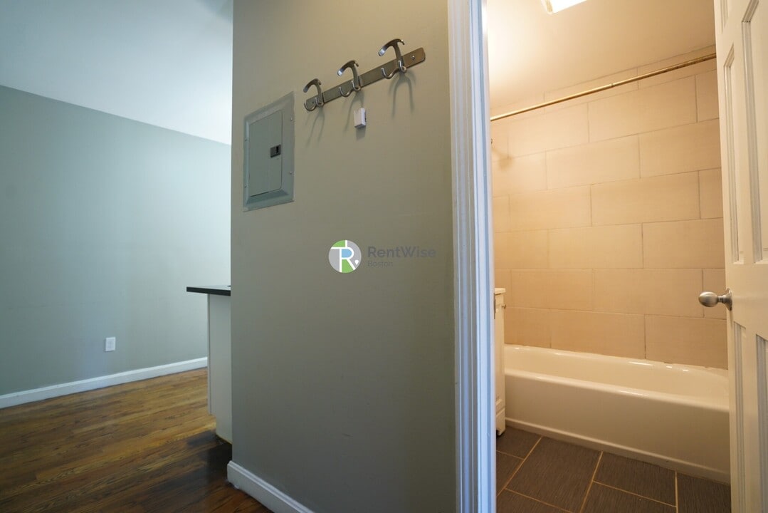 36 L St in Boston, MA - Building Photo