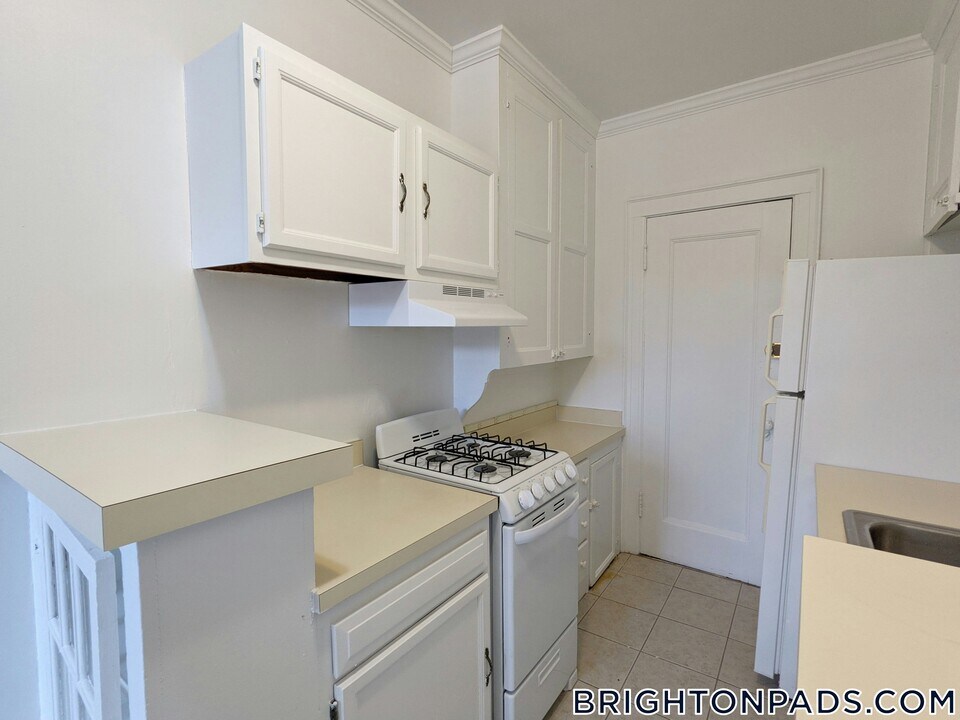 100 Kilsyth Rd in Boston, MA - Building Photo