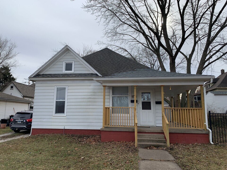 203 W Park St in Urbana, IL - Building Photo