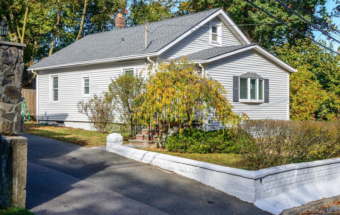 46 Continental Pl in Glen Cove, NY - Building Photo