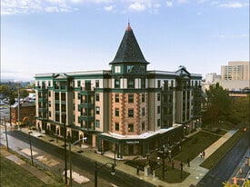 Topiary Park Crossing Apartments