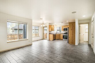 60960 Miles Ct in Bend, OR - Building Photo - Building Photo