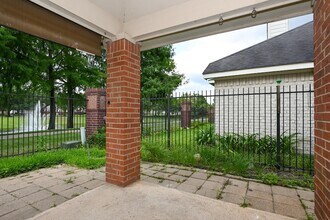 19002 Dural Dr in Houston, TX - Building Photo - Building Photo
