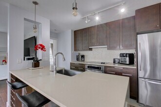 880 Homer St in Vancouver, BC - Building Photo - Building Photo