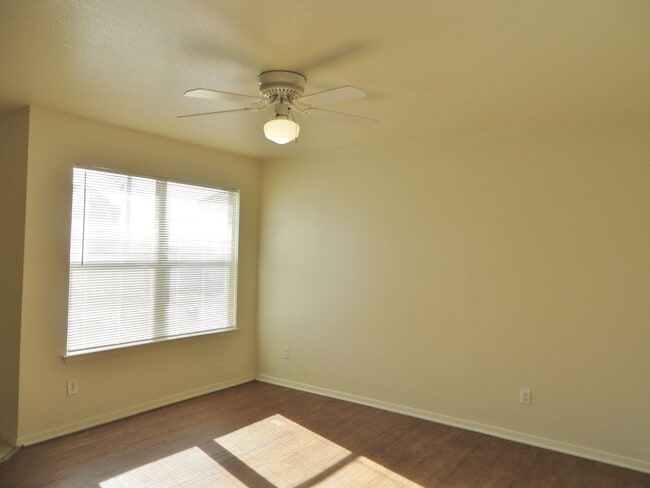 2216 Katy Ln