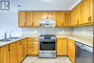 578 Chesapeake Crescent in Waterloo, ON - Building Photo - Building Photo
